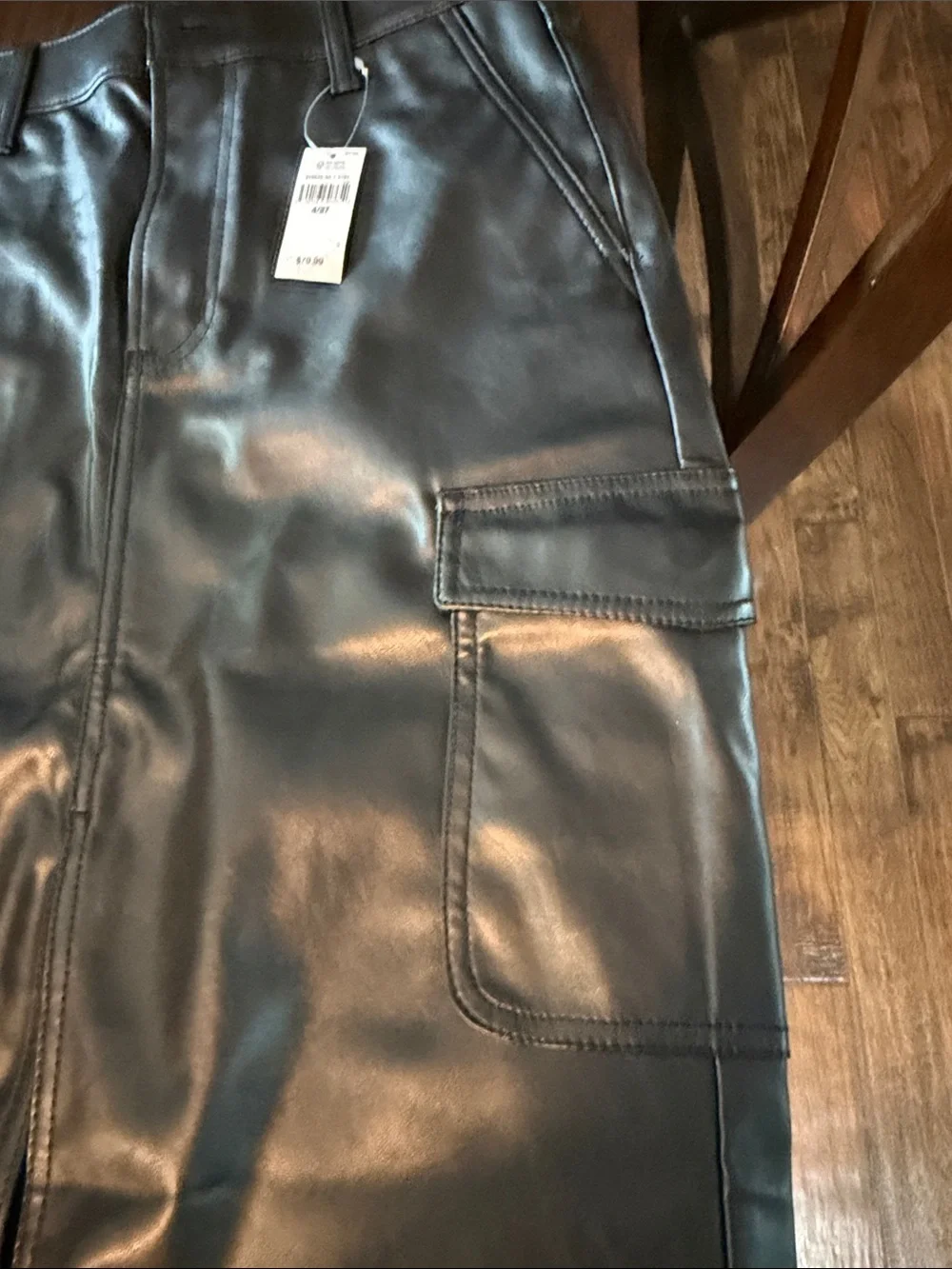 GAP Black Faux Leather Cargo Mini Skirt with Belt Loops - Picture 4 of 6